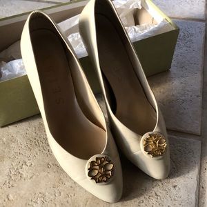 Selby Vintage 2” White Heals in Original Box!